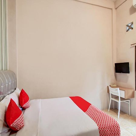 Oyo 3389 Sonya Homestay Syariah Tebing Tinggi Buitenkant foto