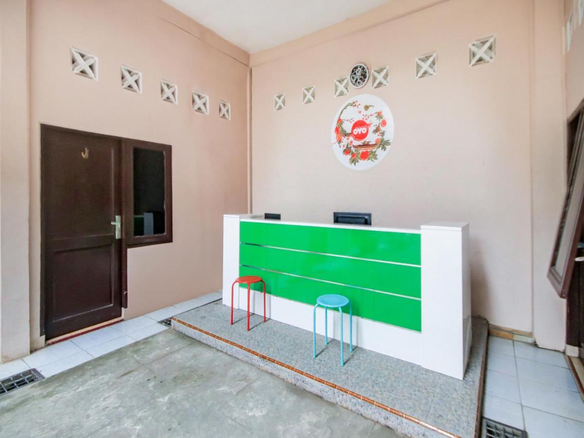 Oyo 3389 Sonya Homestay Syariah Tebing Tinggi Buitenkant foto